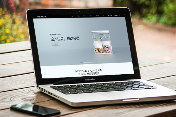 Revowa智能垃圾桶自适应网站建设制作案例【郑州睿如信息技术有限公司】